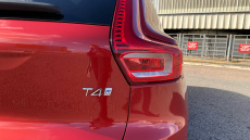 Volvo Xc40 2.0 T4 R DESIGN Pro 5dr Geartronic Petrol Estate